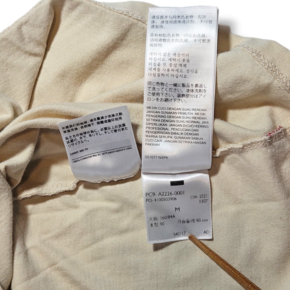 EUC Levi's Classic Brand Logo Patch Graphic Cotton T-Shirt Sz. M Light Tan - Picture 7 of 11